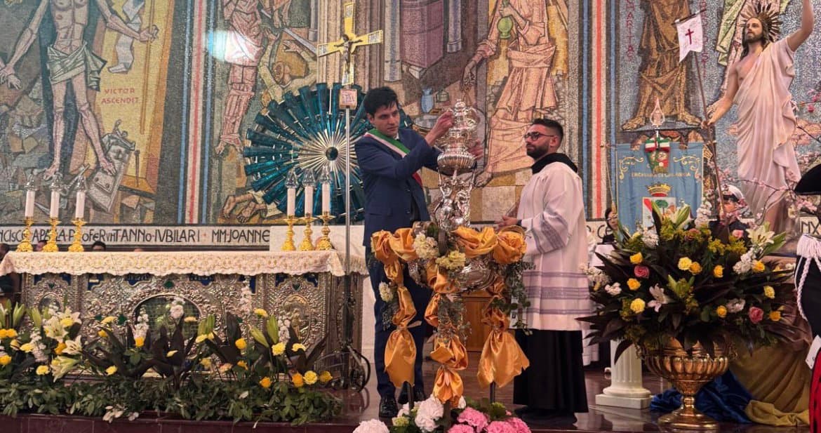 Cerchiara, oltre 250 pellegrini a Paola per il rito della lampada votiva
