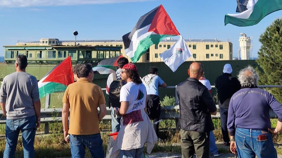 Visita di Lucano al carcere di Co-Ro: è polemica sull’accesso negato all’interprete