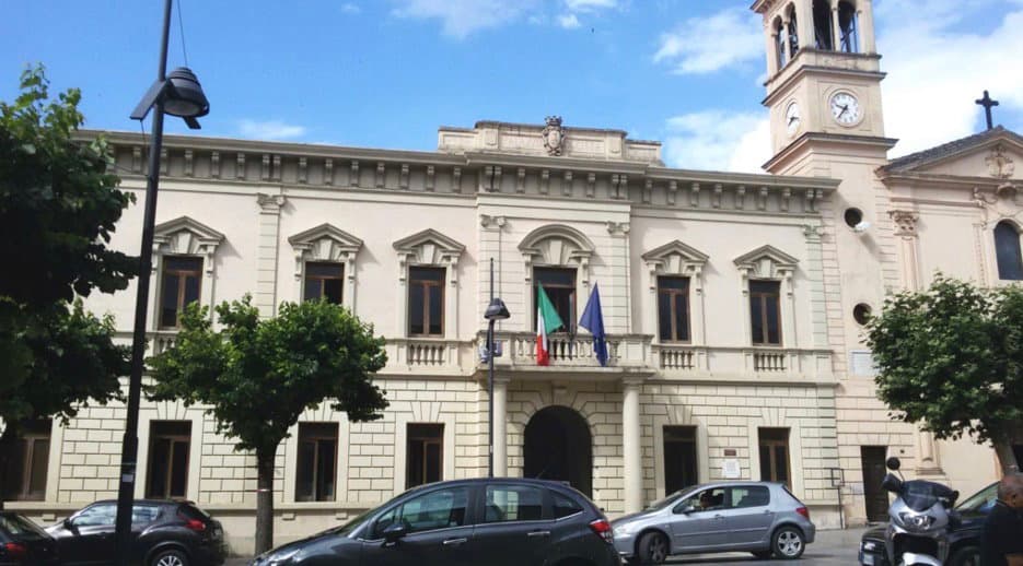 Castrovillari, Noi Moderati attacca: «Ritardo ingiustificato sui contratti TIS»