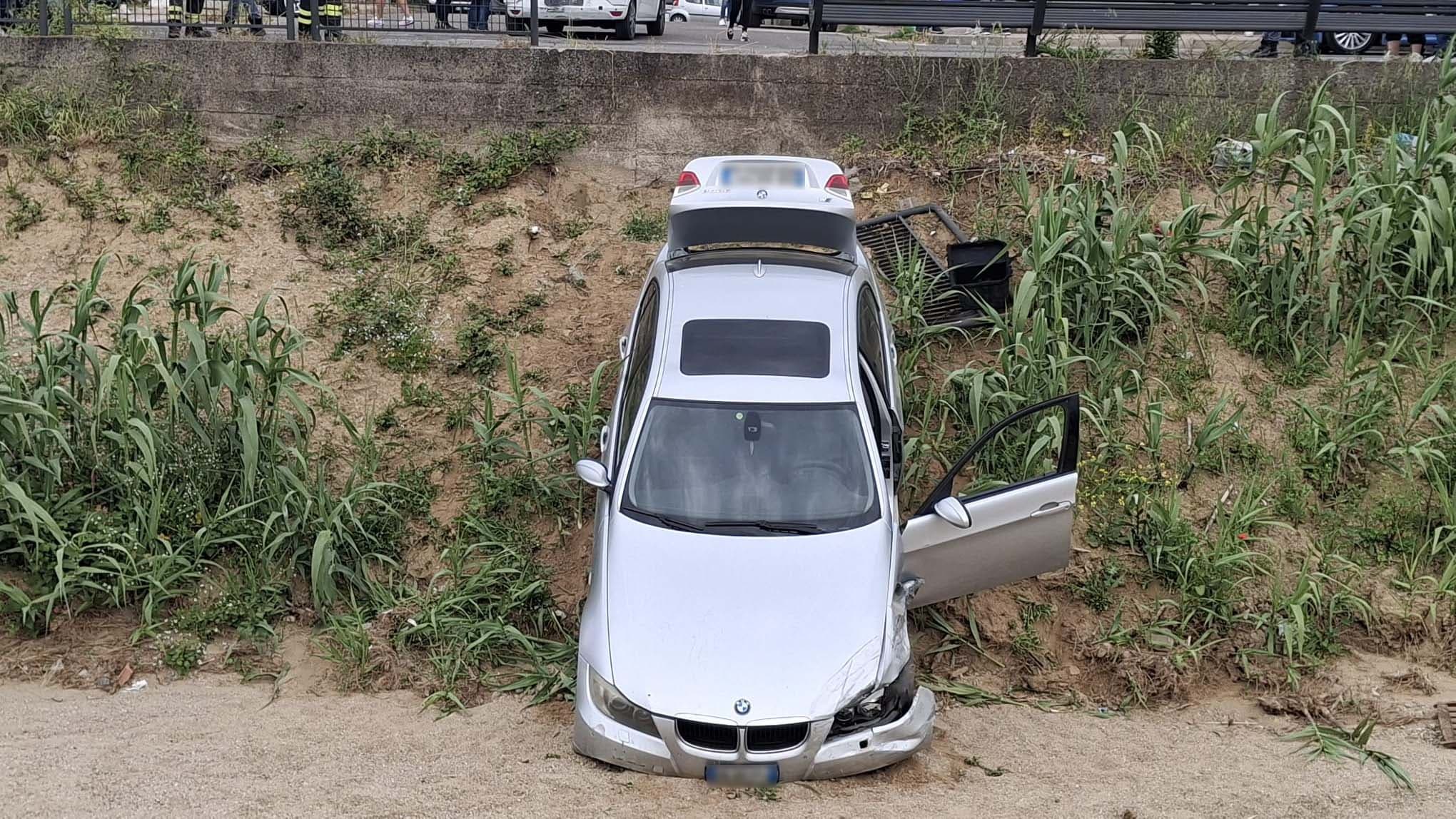 Auto finisce nel canalone a Corigliano Scalo: sul posto anche l’elisoccorso
