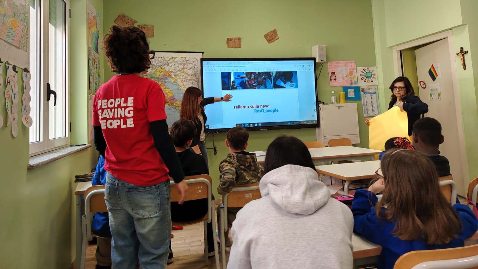 A San Basile RESQ entra a scuola: accoglienza e diritti umani tra i banchi