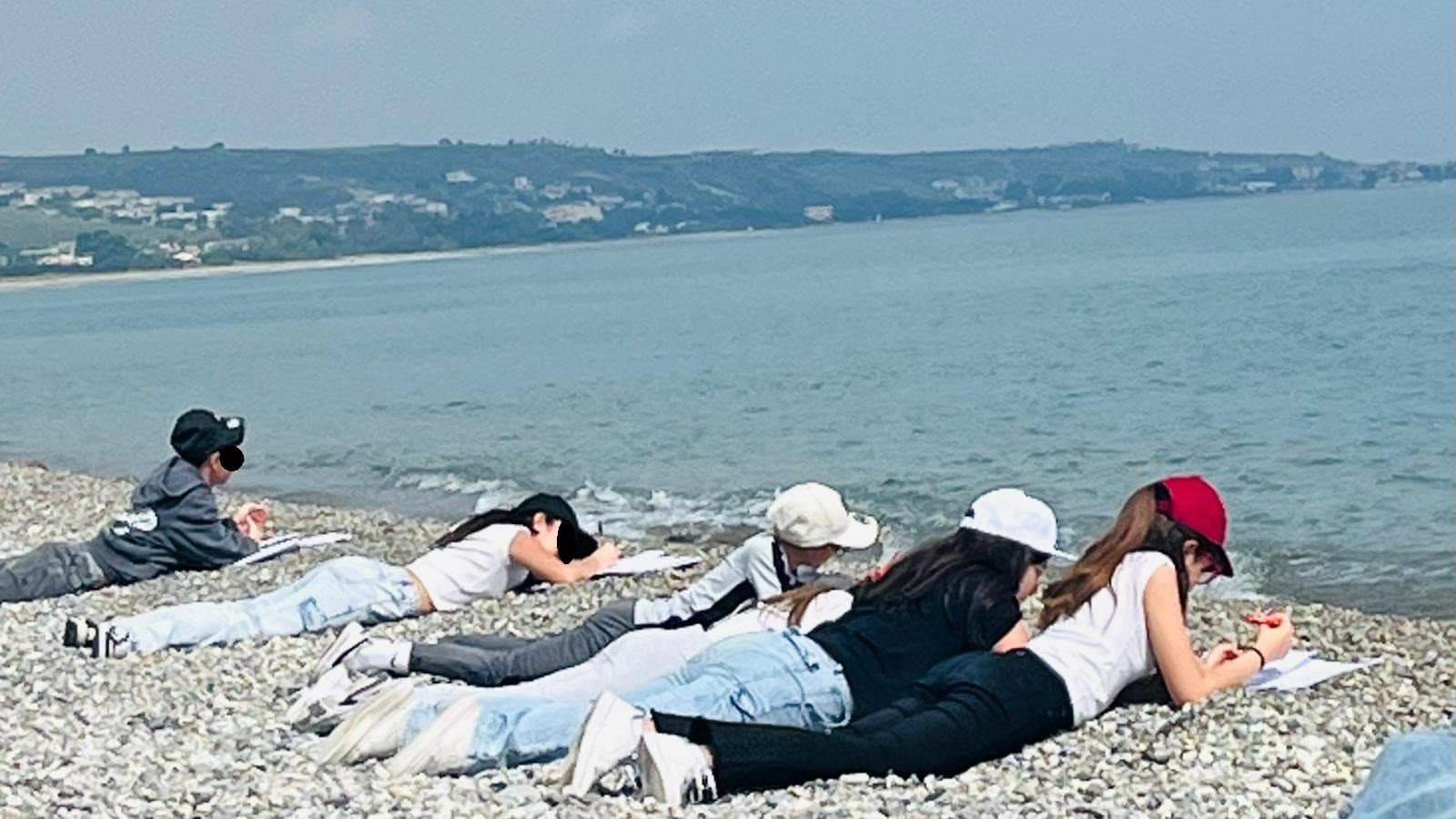 Studenti in spiaggia per la lezione di italiano: all'Ic Mandatoriccio nasce la didattica legata al territorio