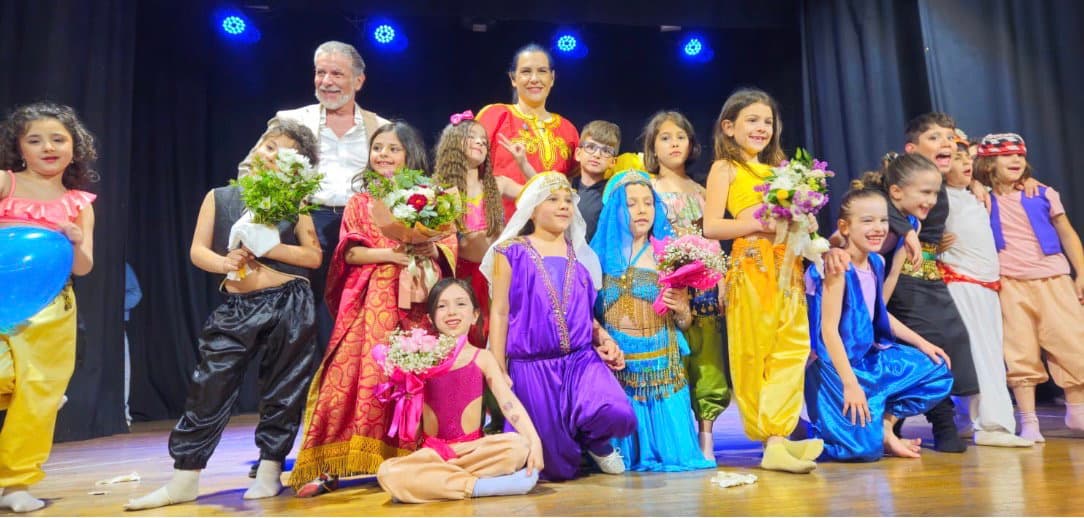 La Scuola delle Arti Maros incanta il pubblico con “Aladdin”: emozioni, sogni e libertà al Paolella