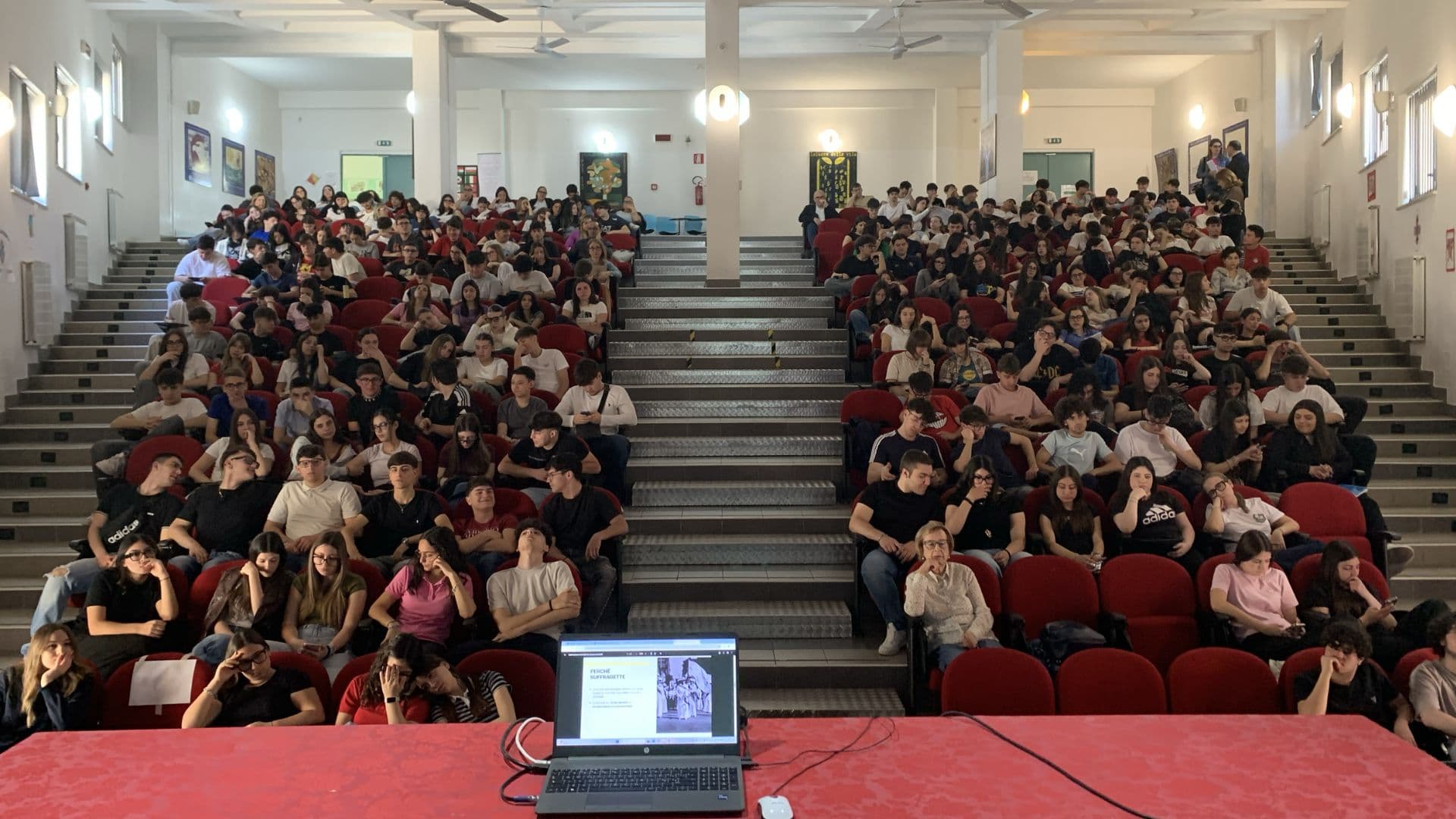 Il cinema entra nelle scuole di Co-Ro e Cariati: studenti a confronto su diritti civili e memoria storica