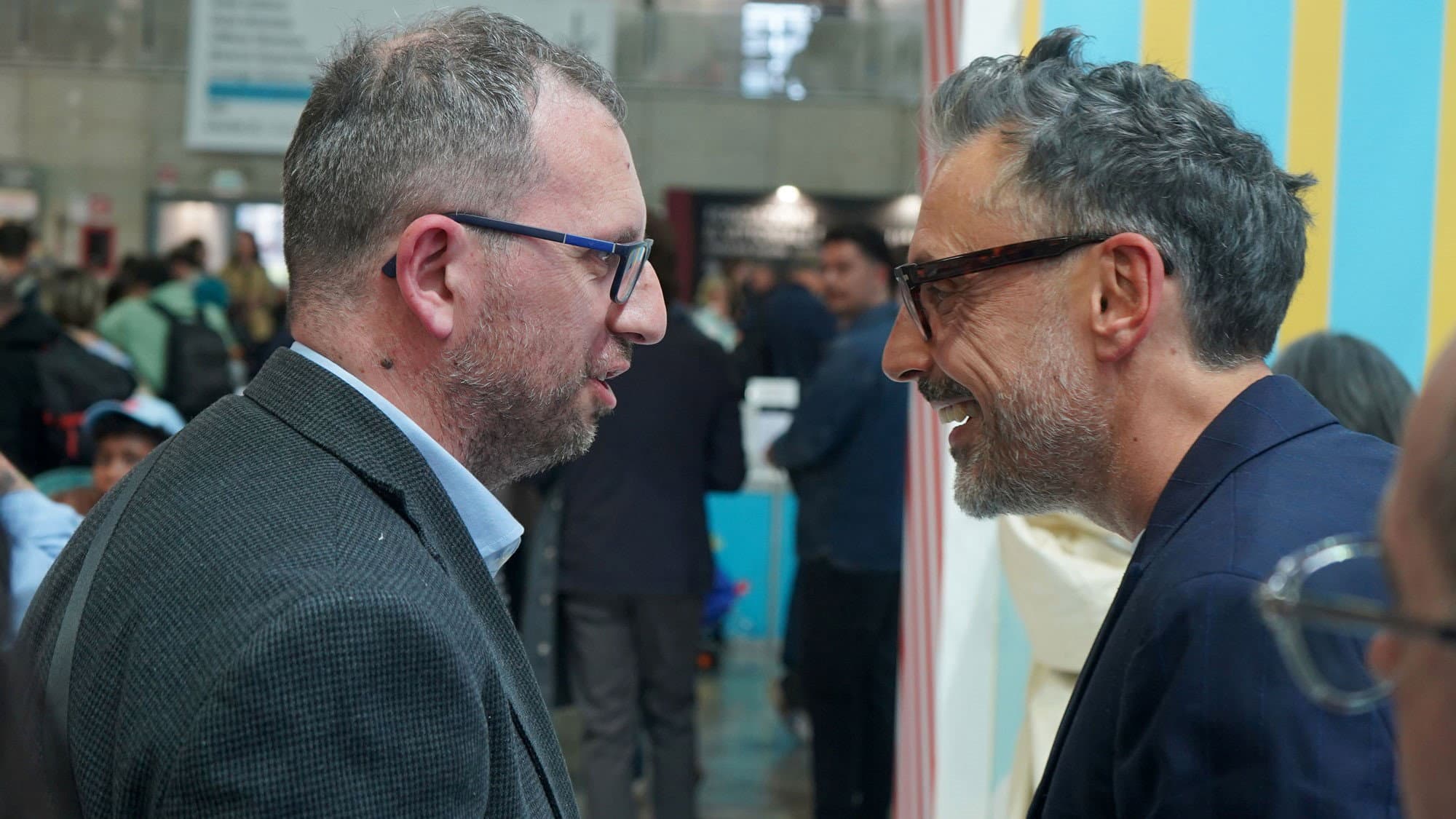 Torino, al Salone del Libro presentato “Barche di sabbia”: il reportage sul viaggio dei giovani migranti