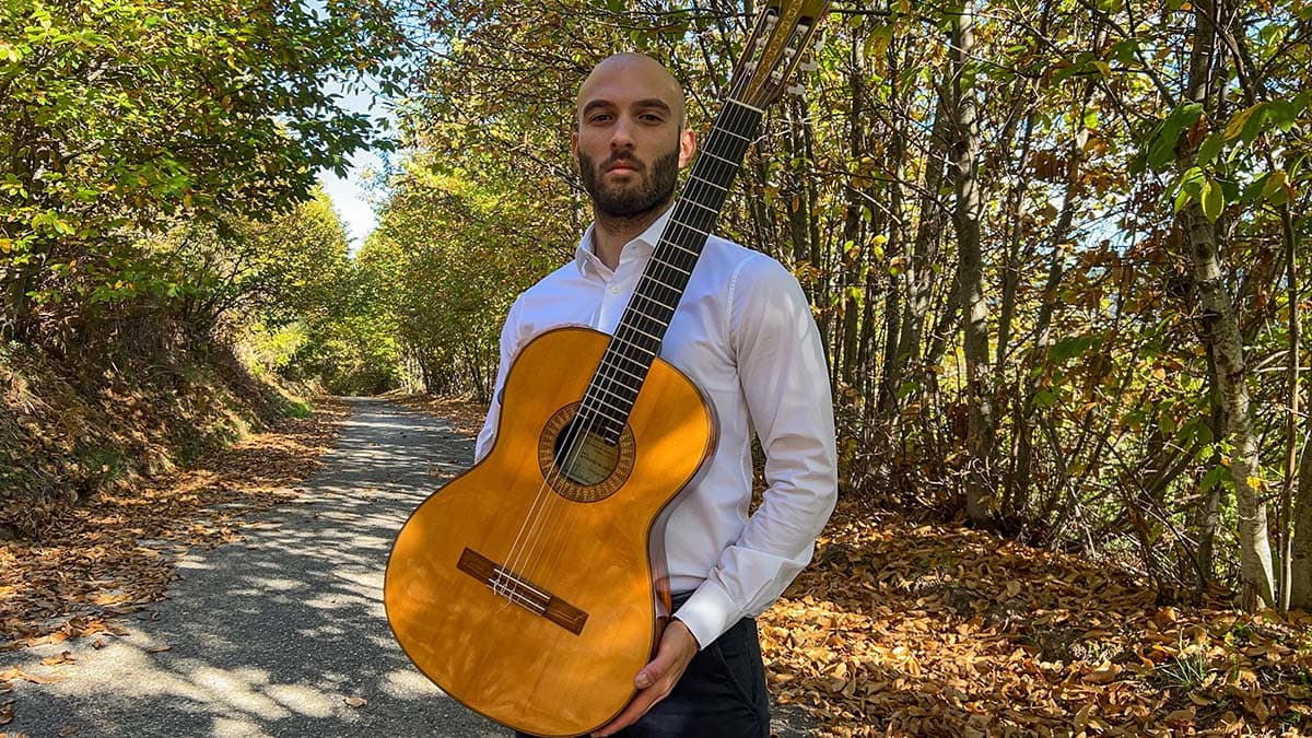Stasera alla Sala Mahler di Trebisacce arriva il chitarrista Stefano De Marco