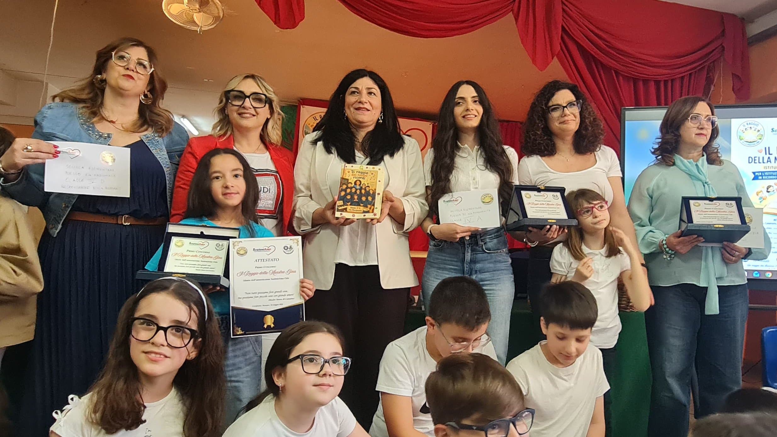Il raggio della maestra Gina illumina ancora la scuola: consegnate le borse di studio all’IC Rossano 1