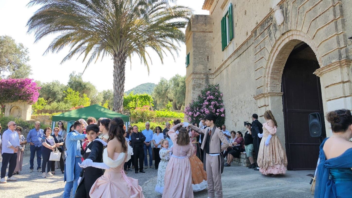 Cariati, Castello Venneri apre al pubblico: oltre 300 visitatori per la Giornata delle Dimore Storiche