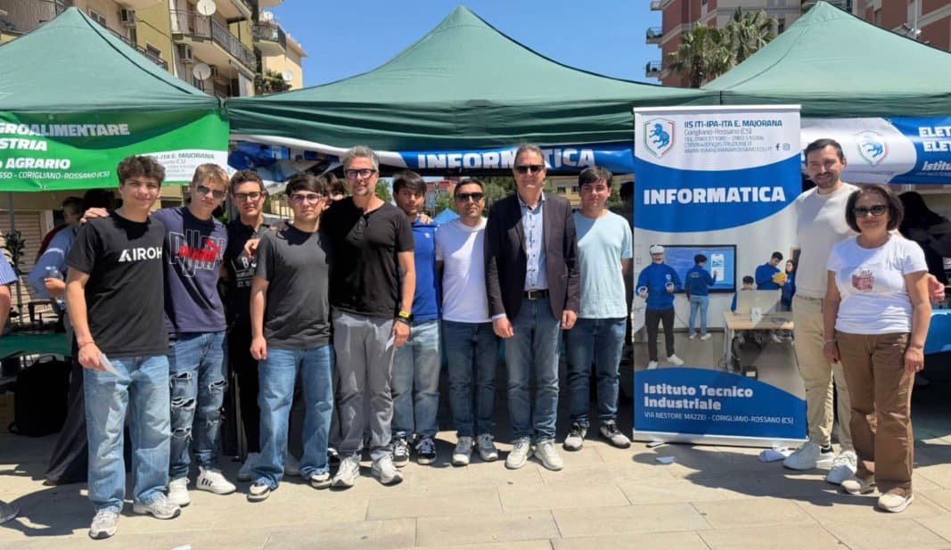Orientamento, il Majorana porta la scuola in piazza con sei stand