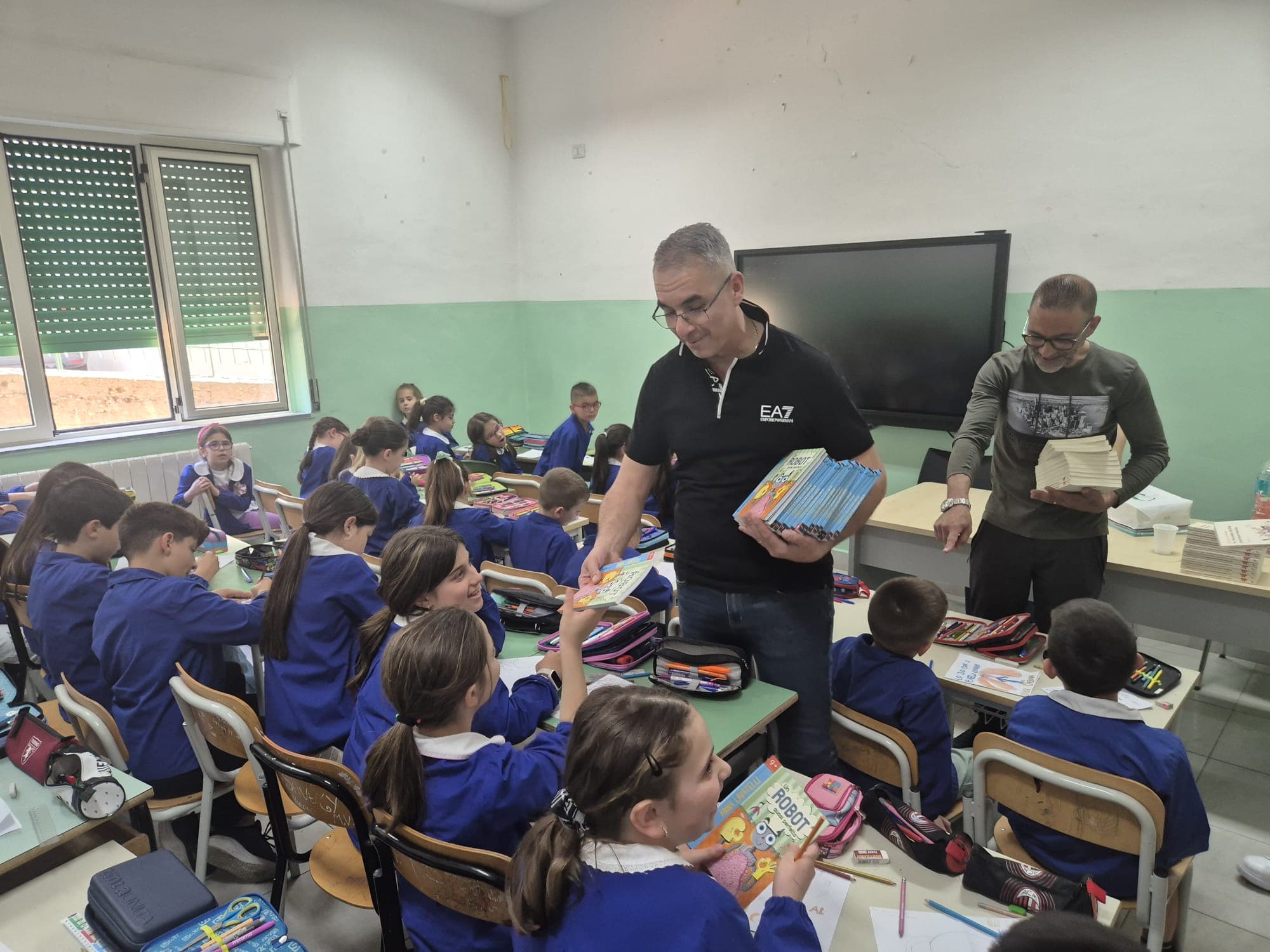 Caloveto chiude l’anno scolastico tra libri, teatro e musica. Mazza: «Bambini al centro, così una comunità ha speranza»