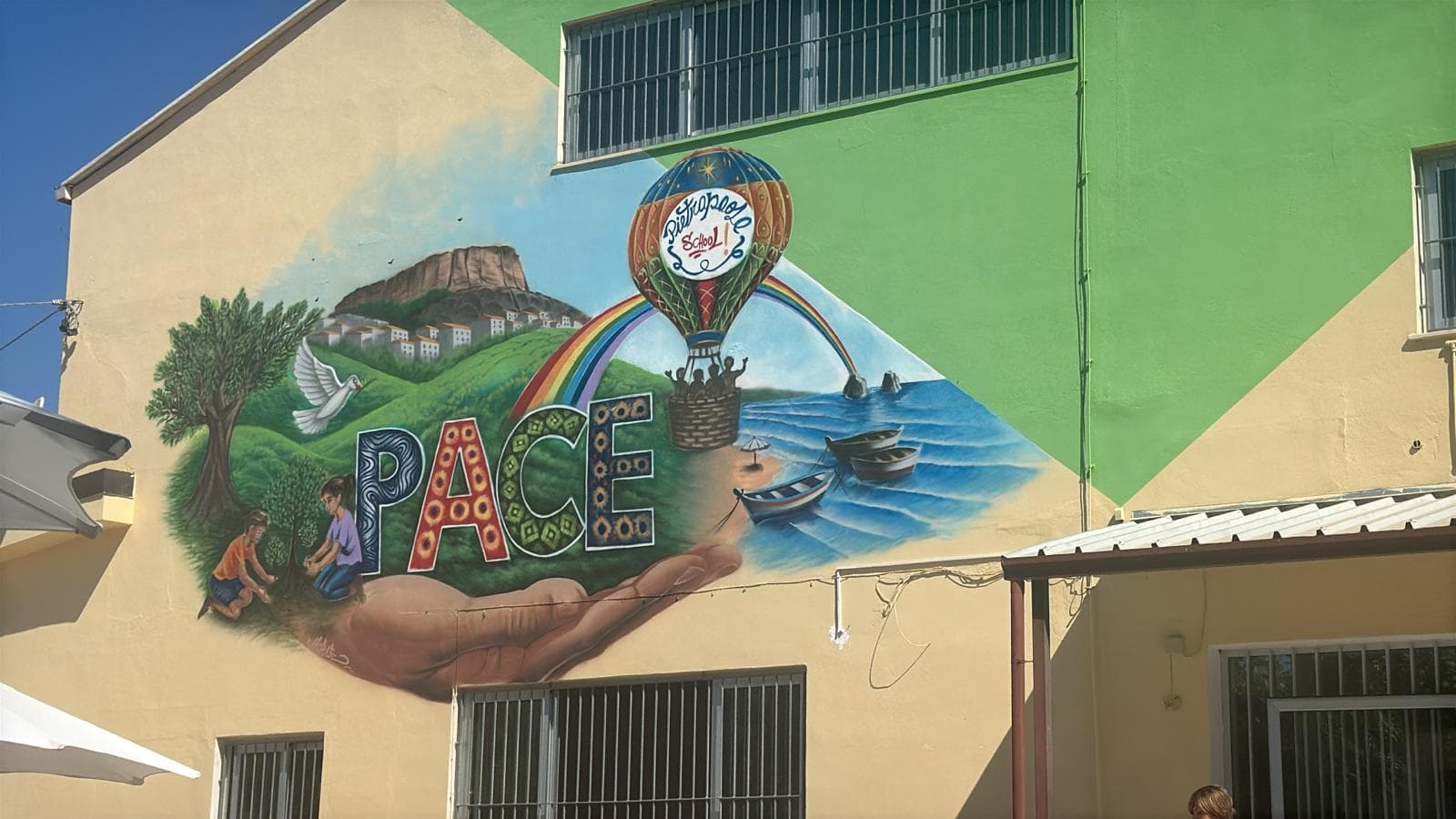 A Pietrapaola nasce il Murales della Pace: l’arte entra a scuola per educare alla bellezza