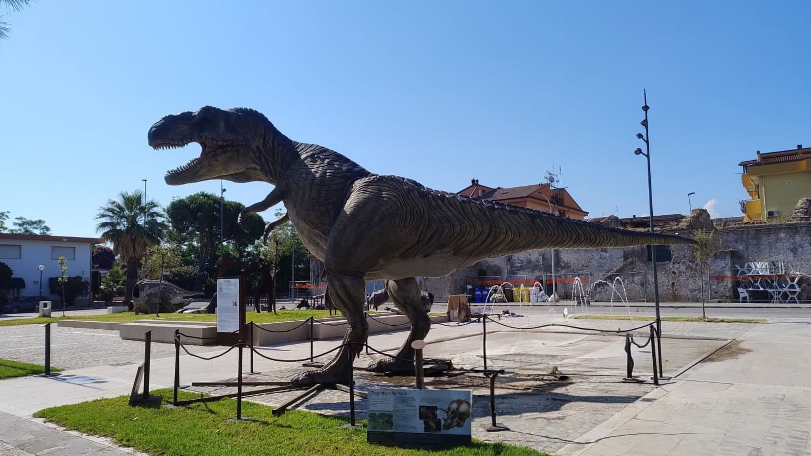 Dinosauri al Lido Sant’Angelo: cresce l'attesa per la mostra in Piazza Caduti di Nassiriya