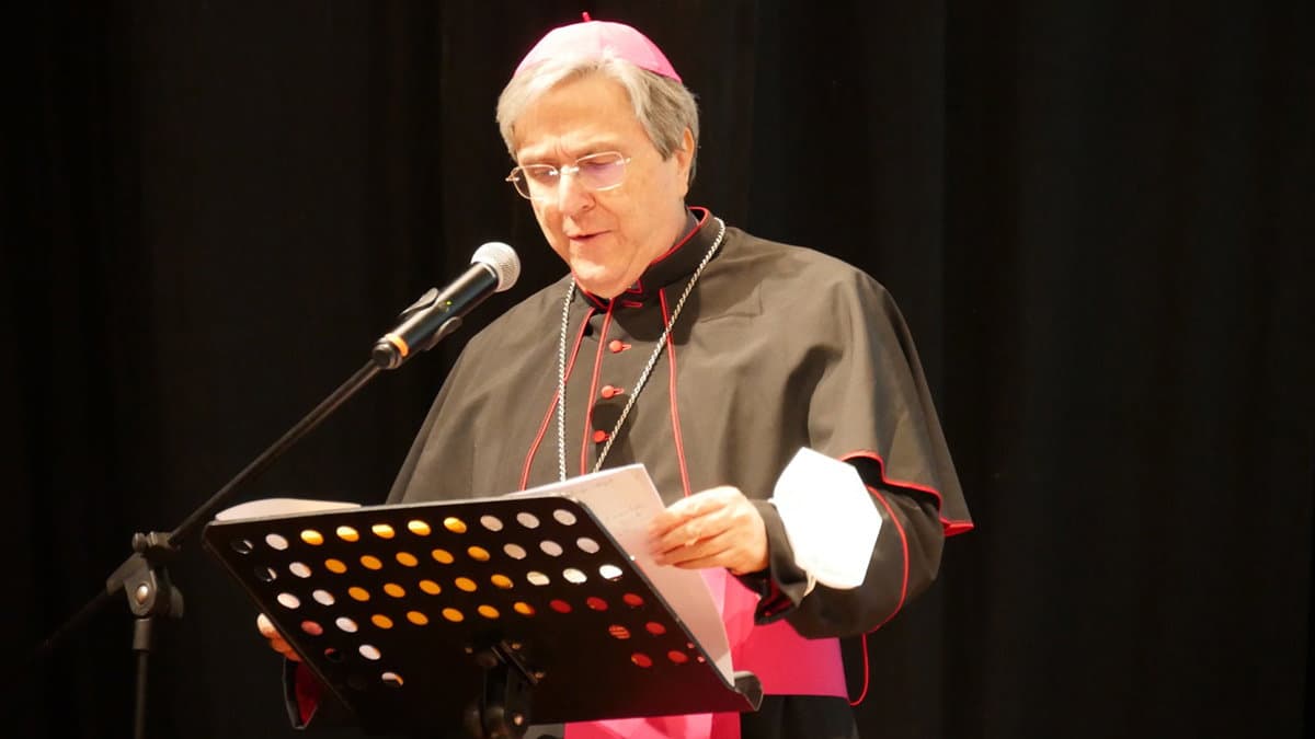 Monsignor Savino ai nuovi sindaci: «Indossate il grembiule del servizio, non i simboli del potere»