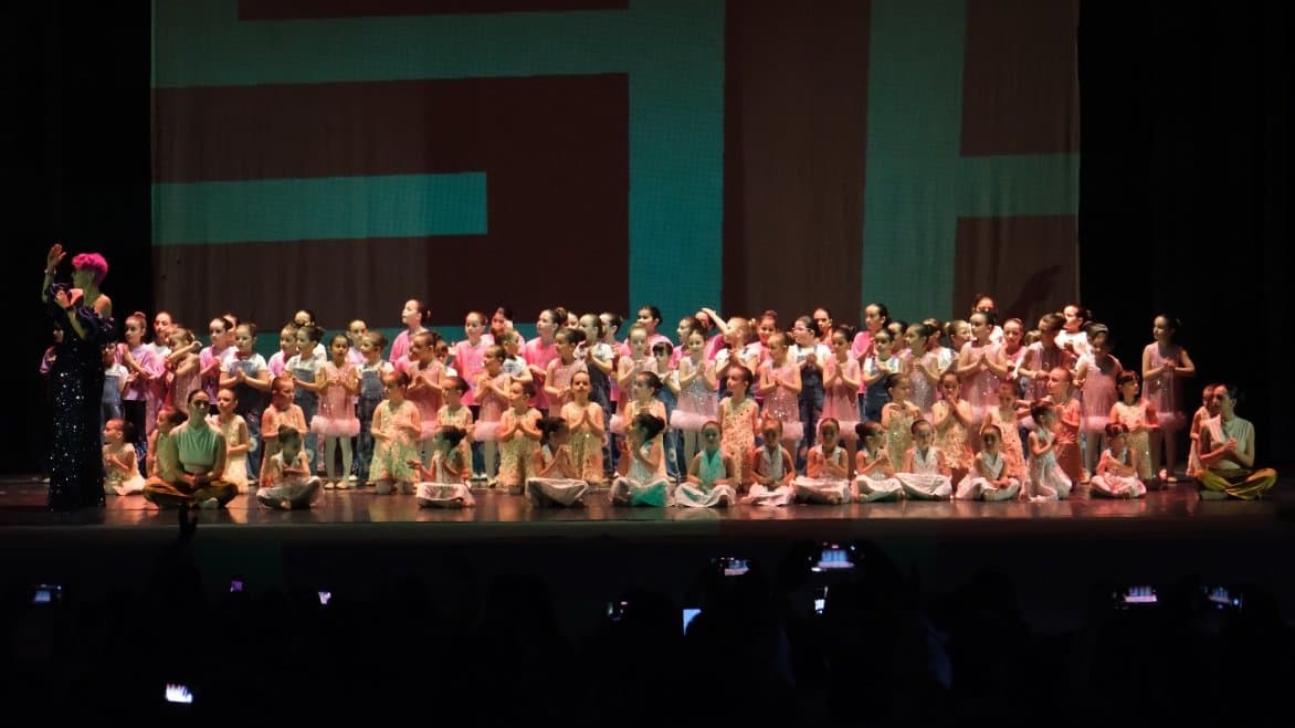 Corigliano-Rossano, danza e scenografie digitali al Metropol: successo per i saggi del Margherita Centro Studi Danza