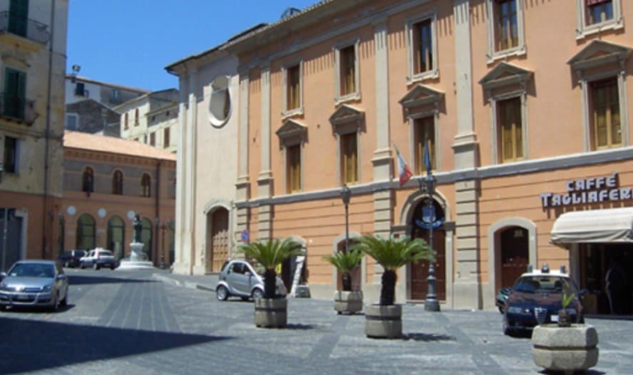 Corigliano-Rossano, Fratelli d’Italia: «Avevamo ragione, ora il Comune interviene sul caso del legale dell’ente»