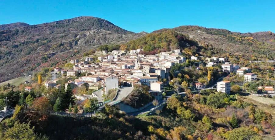 Nocara ottiene 1,5 milioni di euro: premiata la resistenza del borgo contro spopolamento e marginalità