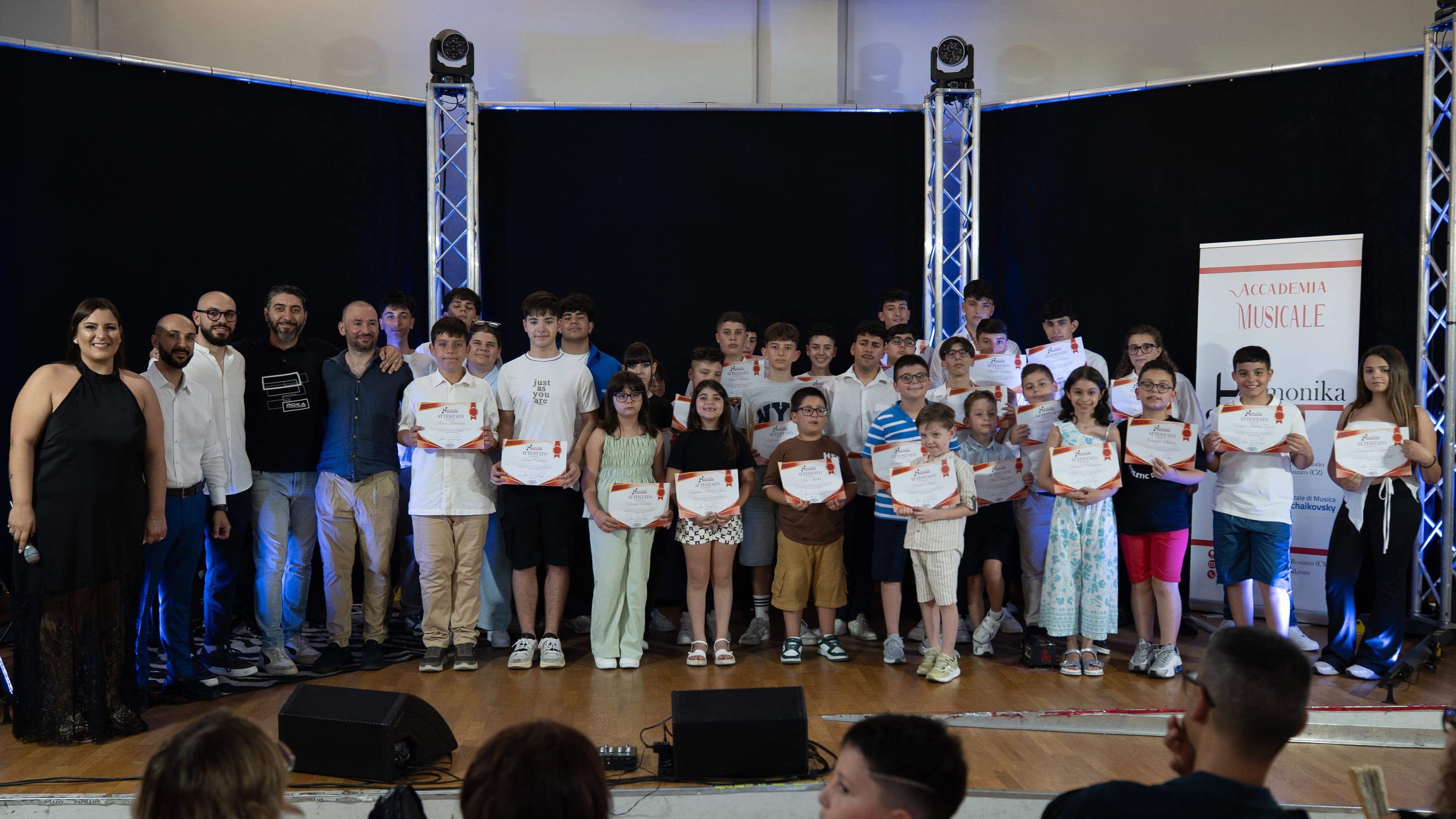 Co-Ro, il talento sale sul palco: successo per il V Gran Galà Musicale dell'Accademia Harmonika