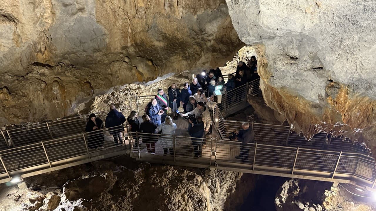 Grotte di Sant'Angelo, un'estate tra luna piena, archeologia e visite al buio