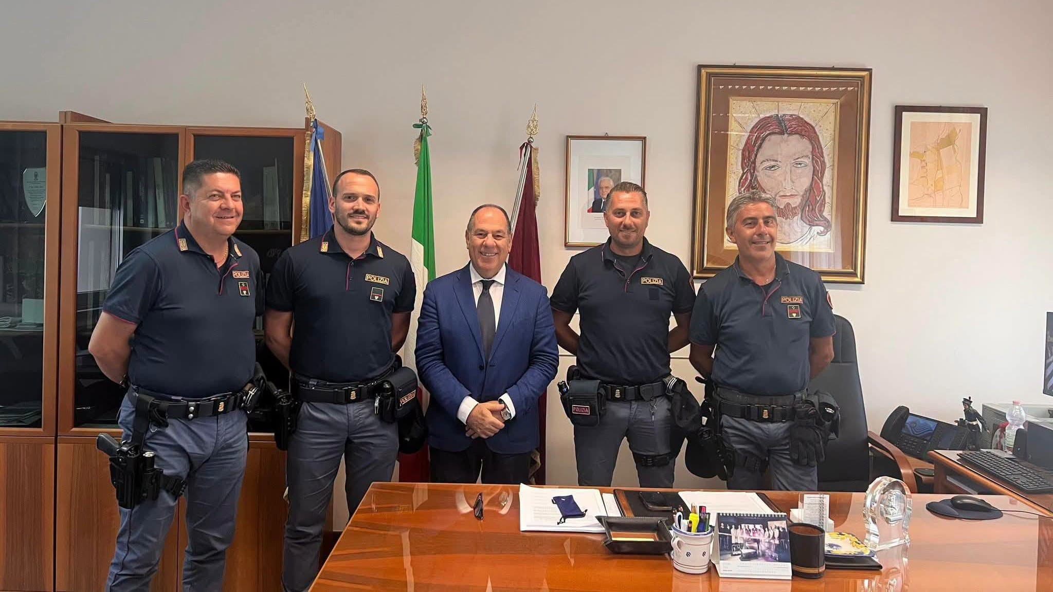 Incendi baraccopoli Co-Ro, il SIULP elogia i quattro poliziotti: «Hanno salvato vite rischiando la propria»