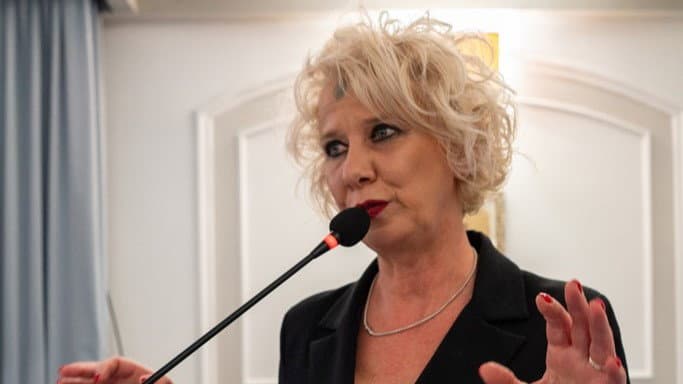 Linguaggio giovanile e violenza, l'allarme di Renzo: «Le parole possono diventare un codice di aggressività»