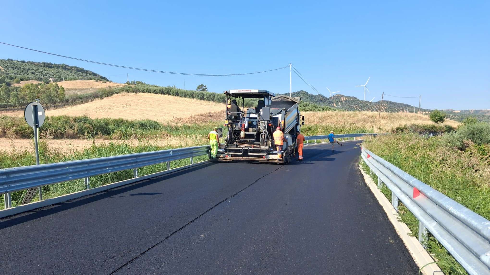 Strade provinciali, cantieri e manutenzione del verde: nuovi interventi da Cantinella a Fiumefreddo