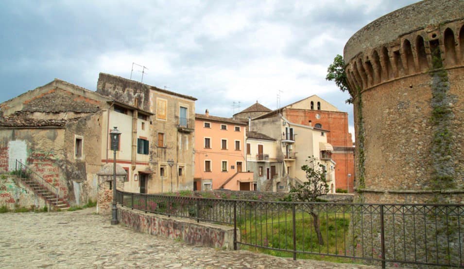 Suoni Festival 2026, Castrovillari celebra musica, memoria e identità nel borgo antico
