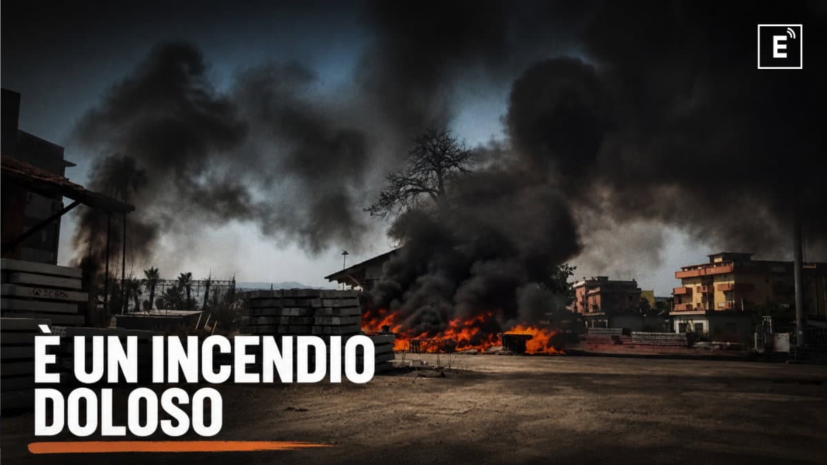 Sibari, terzo incendio in tre giorni nell’area ferroviaria. Iacobini: «Ora incontro urgente con Rfi»