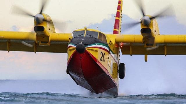 Due incendi nel nord-est della Calabria: 3 Canadair su Villapiana, elicottero su Rossano