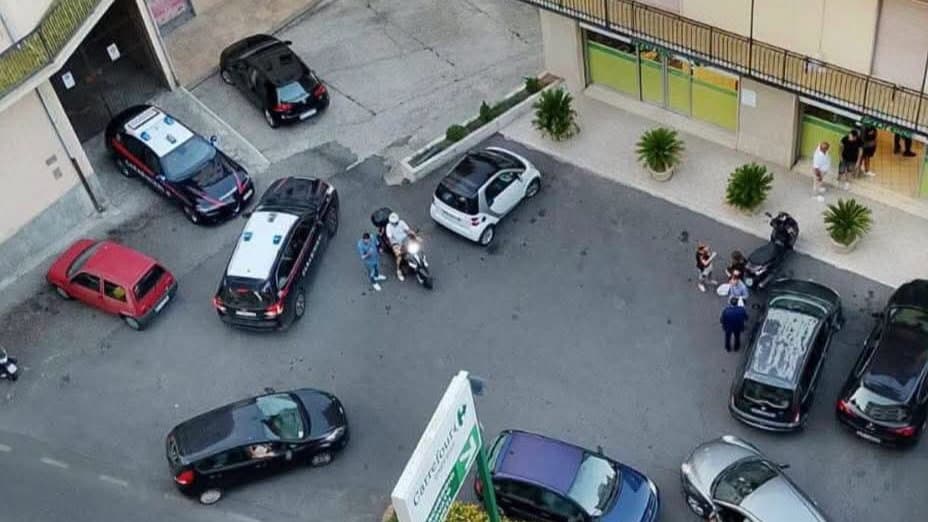 Cassano, tentata rapina a mano armata in un’attività commerciale: esploso un colpo di pistola