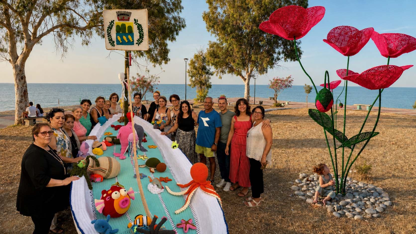 Calopezzati, papaveri giganti e gozzo dei pescatori all’uncinetto colorano Piazza Giudiceandrea