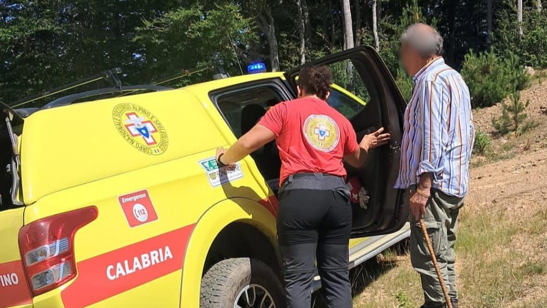 Sila, cercatore di funghi si perde nei boschi: ritrovato dal Soccorso Alpino