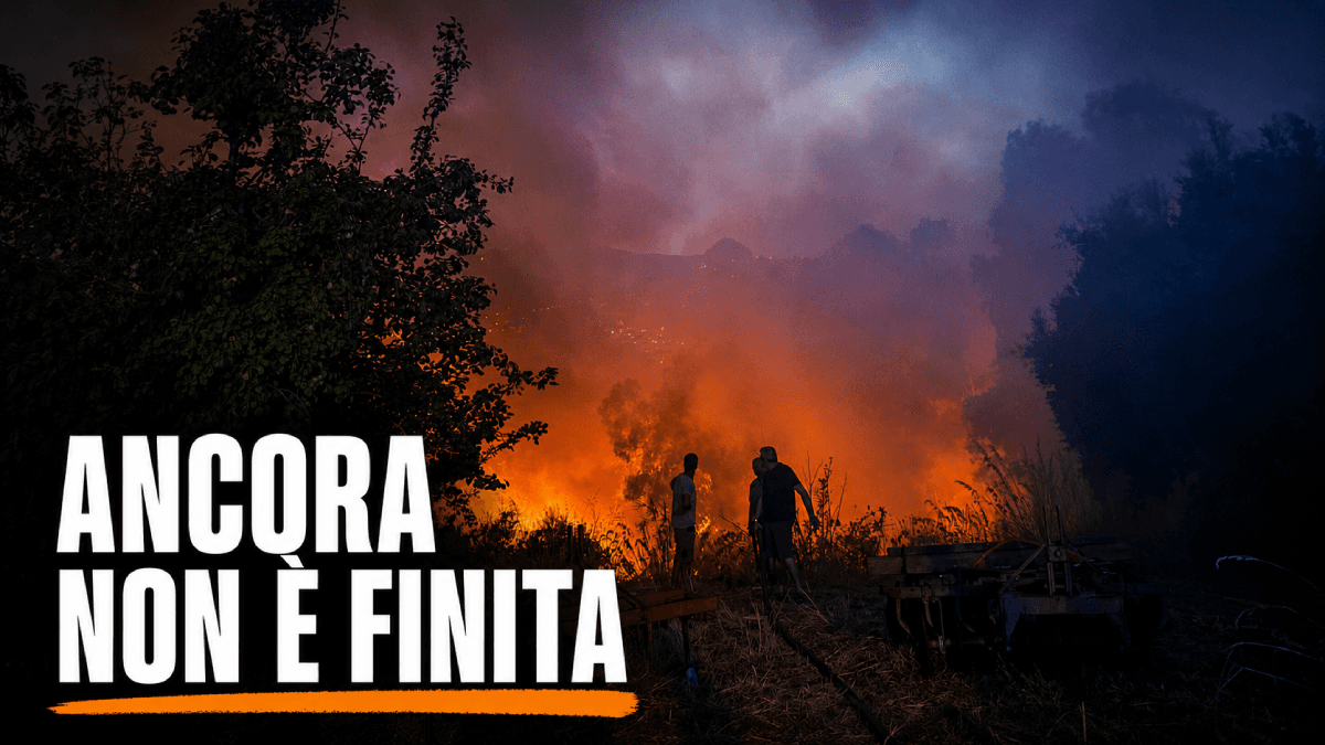 Incendi, Lauropoli salva dopo una notte di paura. Ora il fuoco minaccia la Madonna della Catena