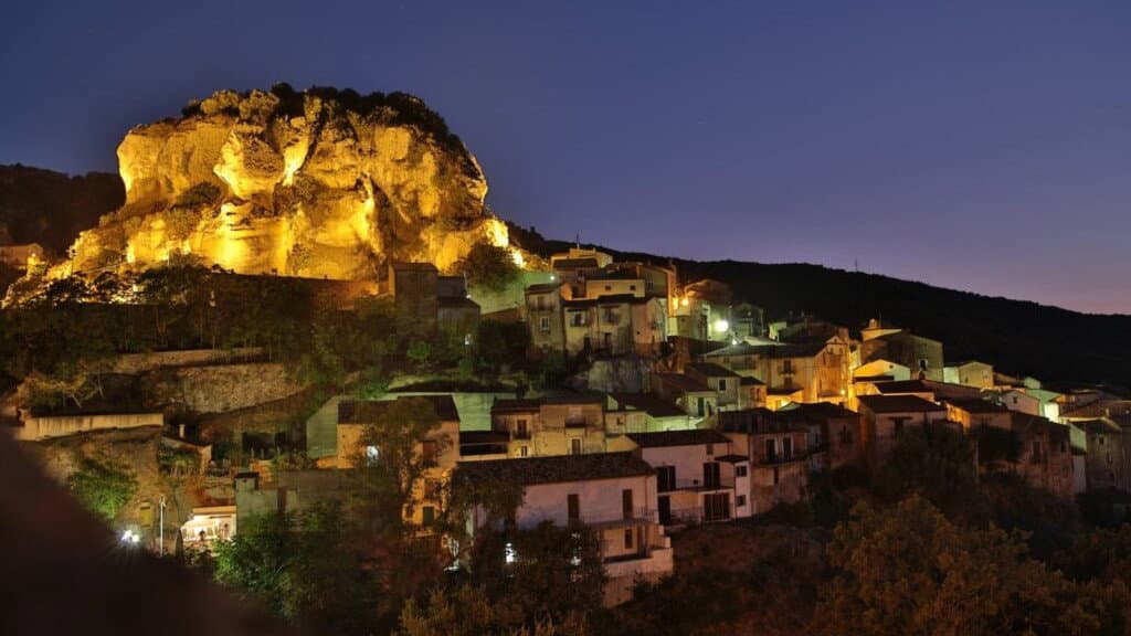 Pietrapaola presenta l'Agosto Pietrapaolese: un mese di eventi tra mare, borgo e tradizioni