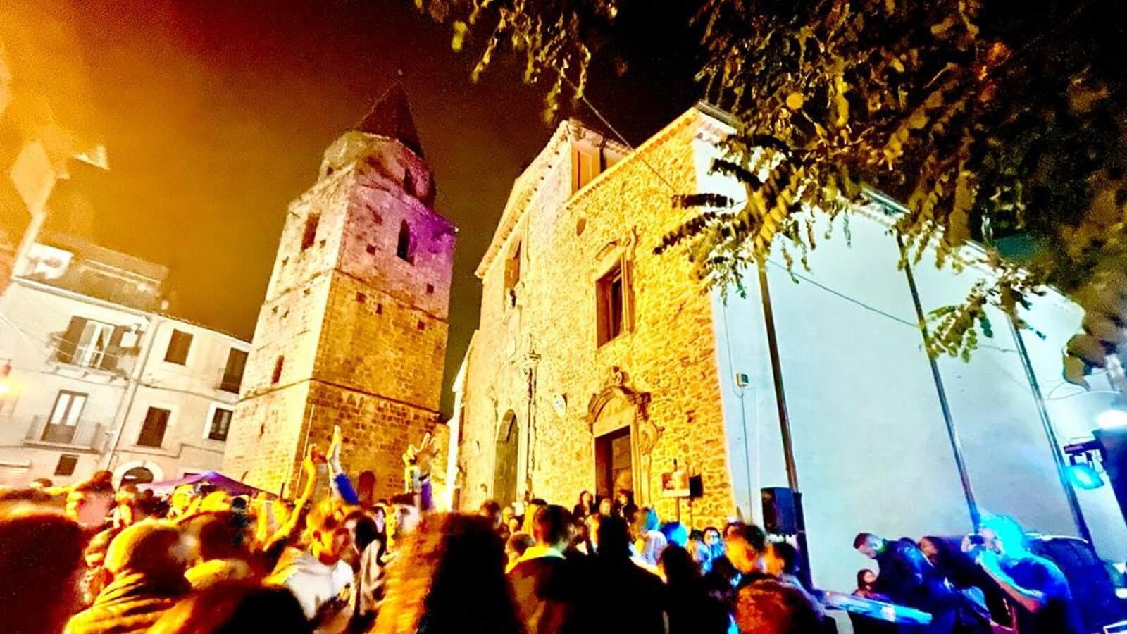 Longobucco, torna "Vinedde in Movimento": arte di strada, musica e sapori fanno rivivere il borgo