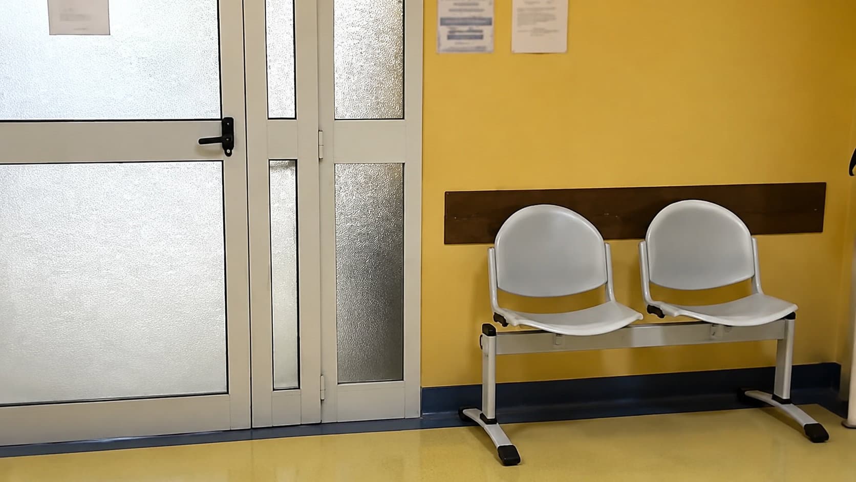 Oncologia a Castrovillari, pazienti in attesa senza climatizzazione: Rosa chiede una stanza interna e un intervento strutturale