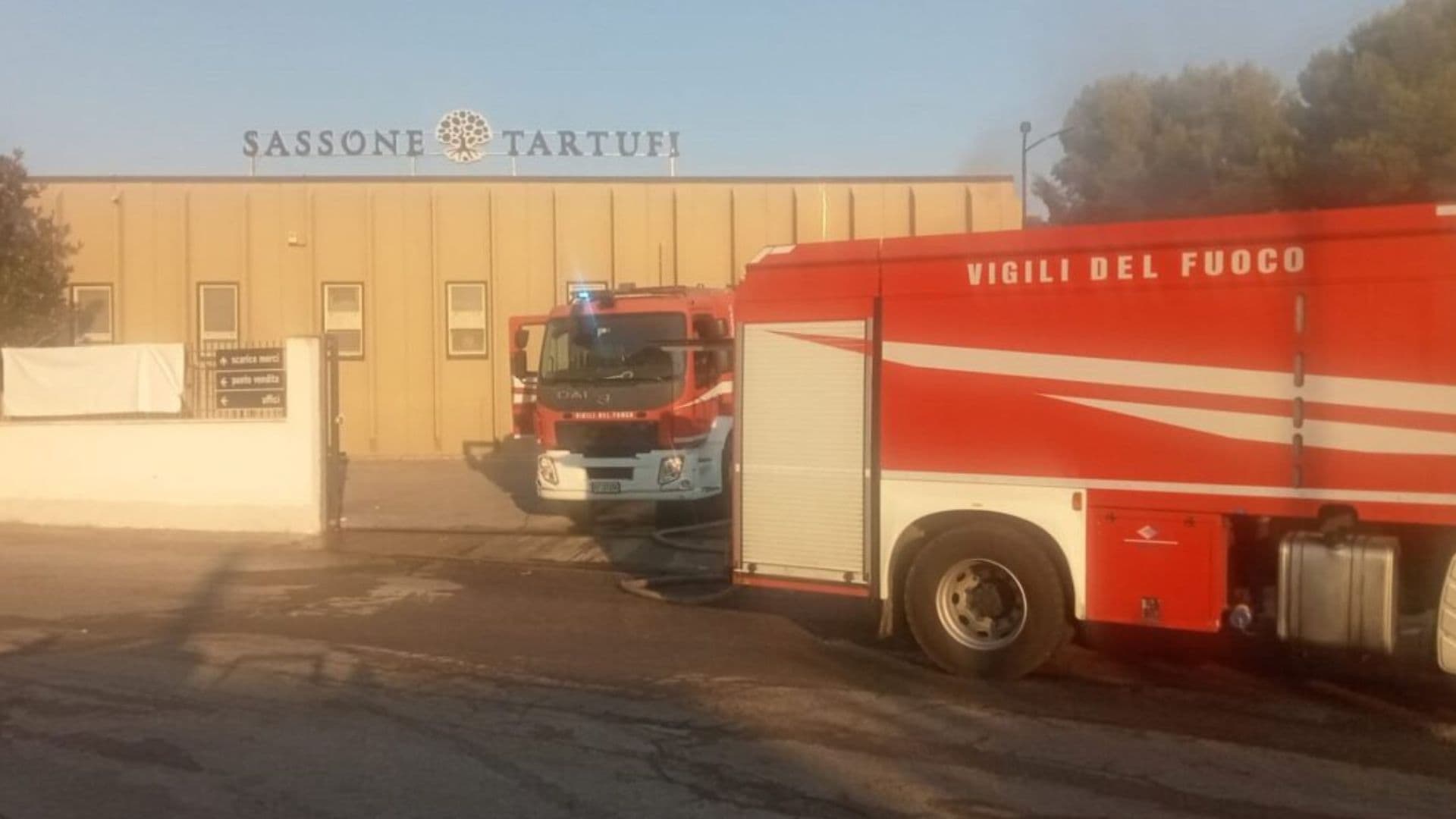 Montegiordano, incendio nella notte alla Sassone Tartufi: danni per oltre un milione di euro