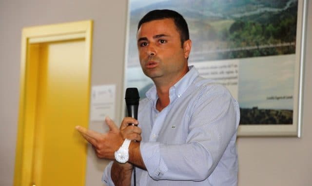 Cariati, blackout e sbalzi di tensione nel borgo: «Ad agosto lavorare così è impossibile»