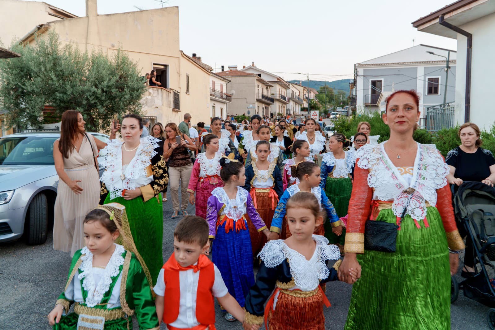 Vaccarizzo apre il suo “Salotto Diffuso”: domani la 43ª Rassegna del Costume Arbëreshë