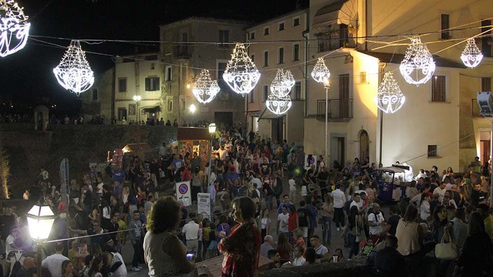 Civita...nova, Castrovillari riaccende il borgo antico tra arti, sapori e Cipolla Bianca