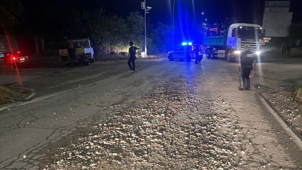 Maltempo sferza Castrovillari: alberi caduti e strade allagate, una notte per mettere in sicurezza la città