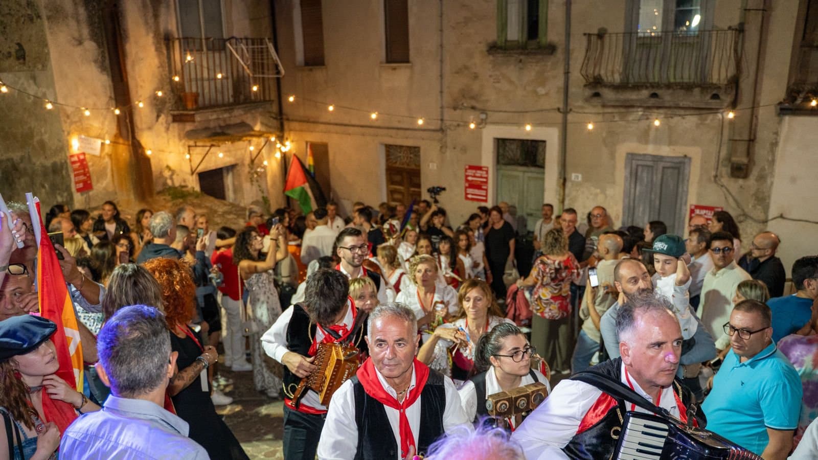 TaranTarsia diventa maggiorenne e invade il borgo: tre giorni tra radici, diritti e musiche dal mondo