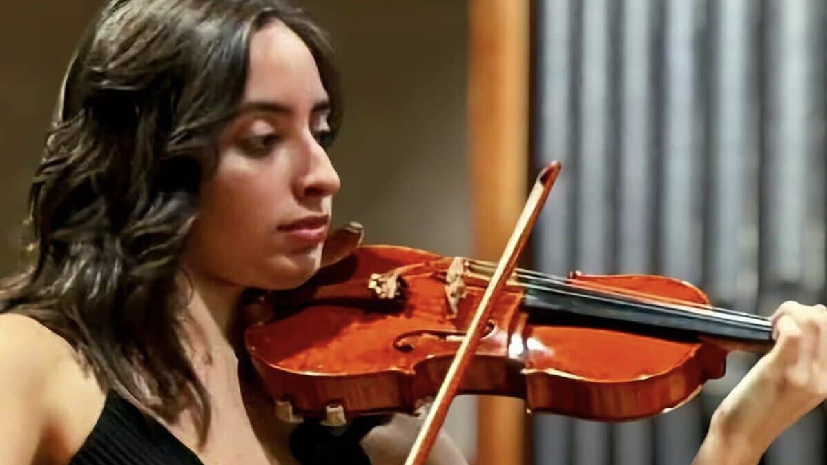 Da Vienna al Quirinale fino a Piazza Steri: il violino di Manuela Mosca torna a suonare nel cuore di Rossano