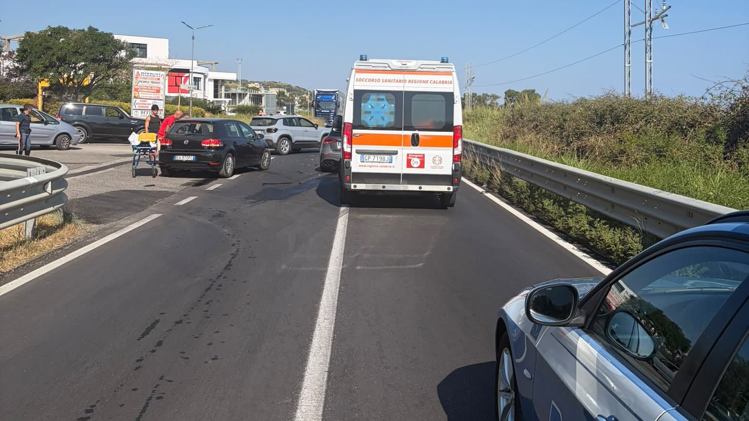 Scontro sulla Statale 106 a Mandatoriccio: due feriti e traffico in tilt ad Aprocello