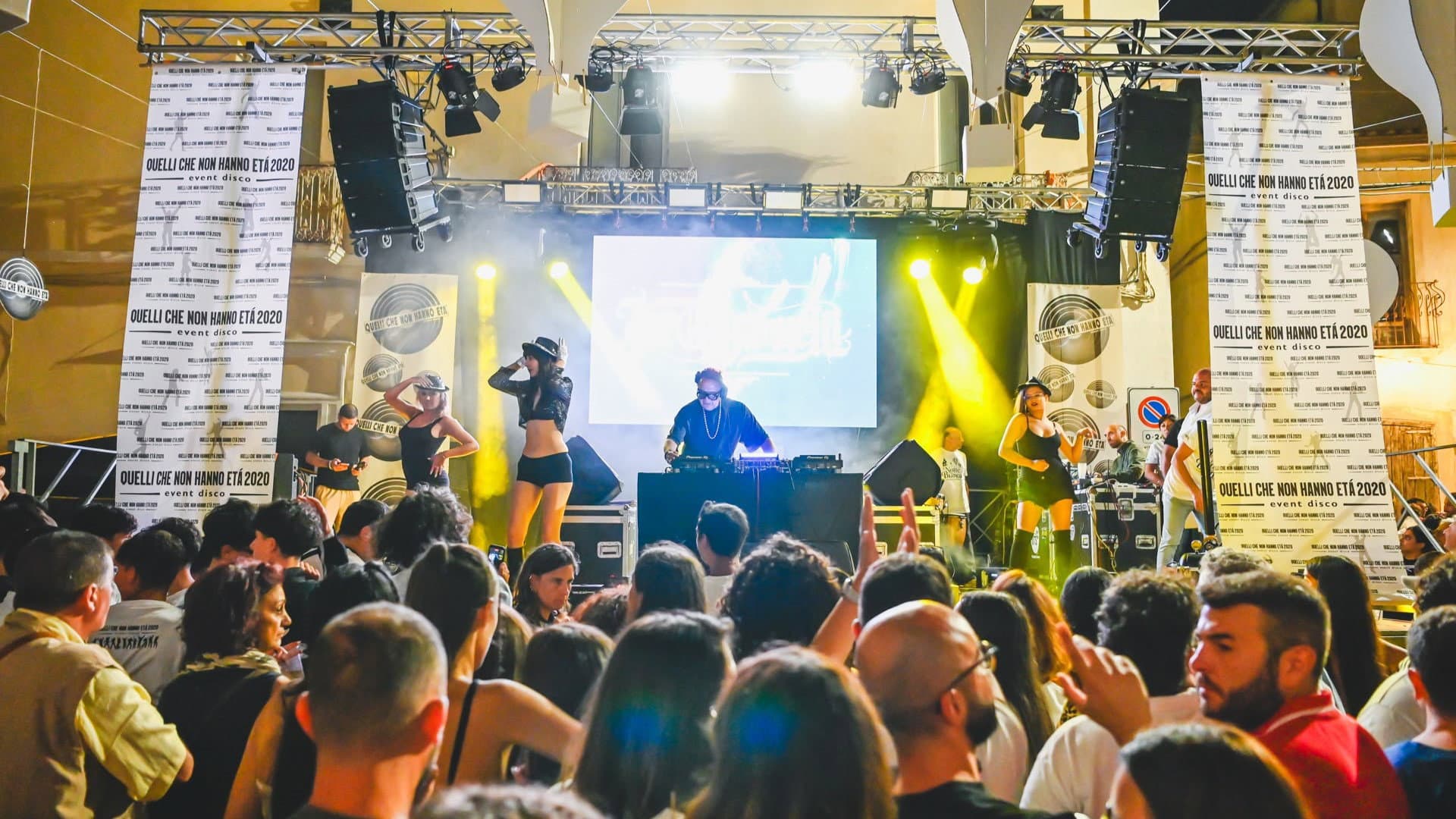 Mormanno balla con Joe T Vannelli e ora abbraccia il mondo con il Festival del Folklore