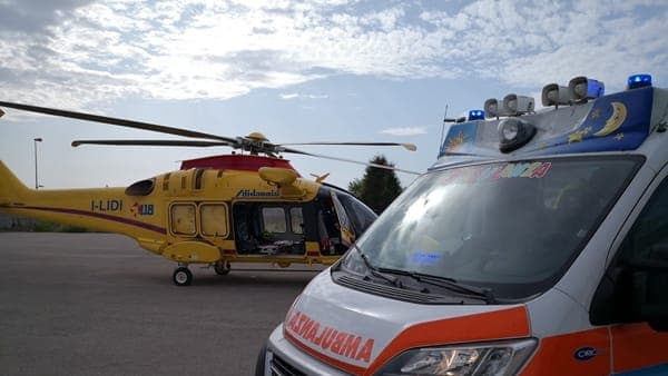 Corigliano, auto contro camion vicino al Palasport: giovane ferito trasferito in elisoccorso a Cosenza