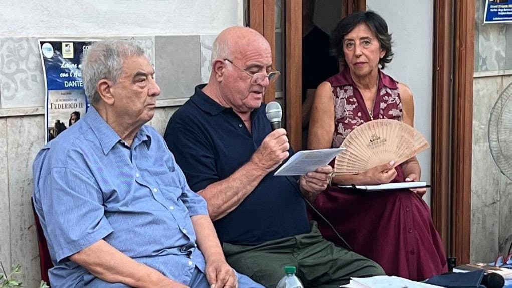 Dante Maffia riporta Federico II nel cuore dello Jonio: storia, potere e identità diventano romanzo