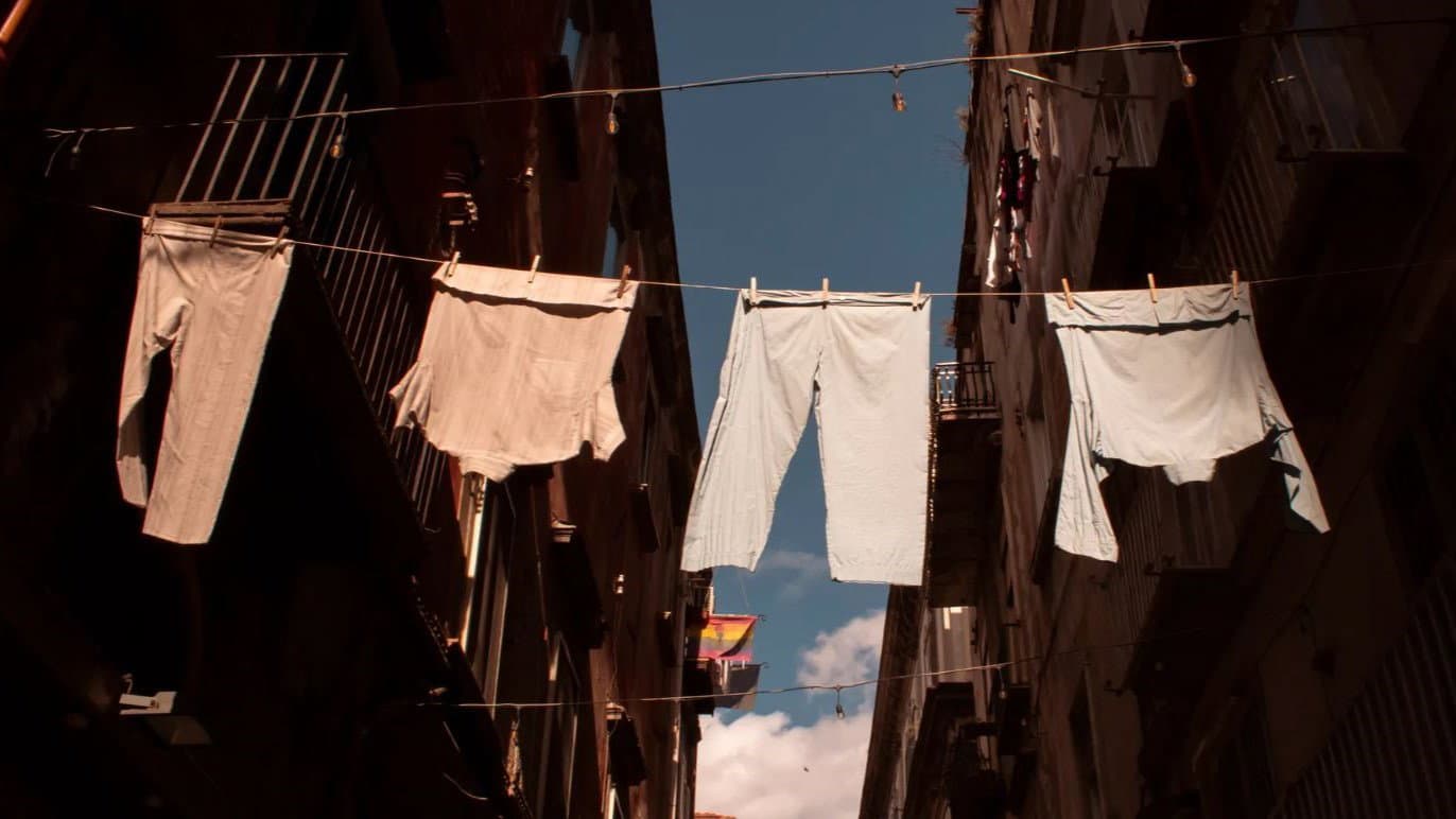 A Schiavonea i “panni” escono di casa: storie di donne contro silenzi e stereotipi
