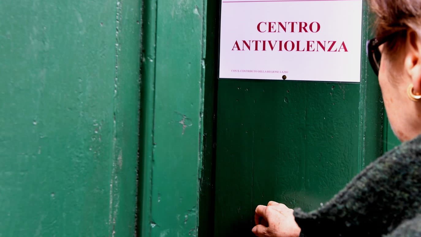 «Non chiamatele tragedie della gelosia»: i Centri antiviolenza calabresi chiedono risorse e prevenzione