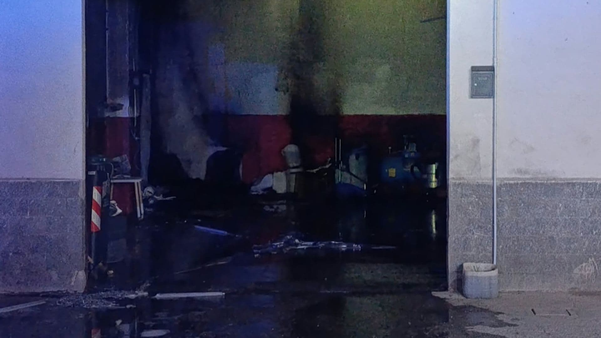 Incendio allo Scalo di Corigliano: distrutto un autolavaggio