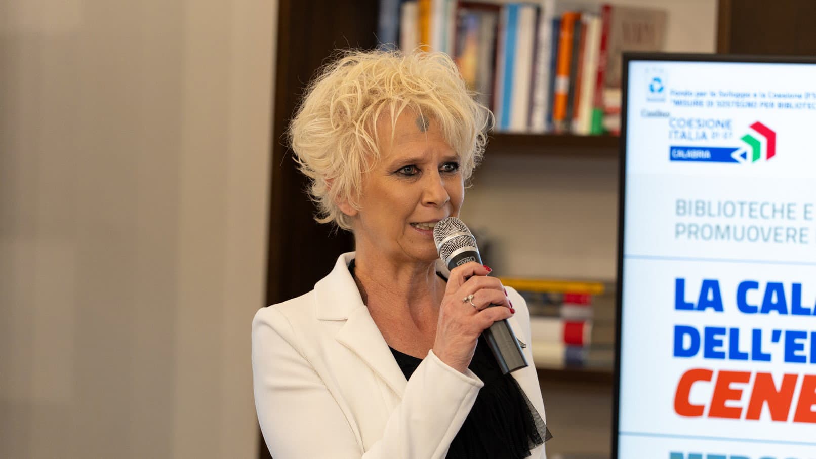 Infanzia in vetrina tra moda e social, Renzo: «Non insegniamo alle bambine che valgono se vengono guardate»